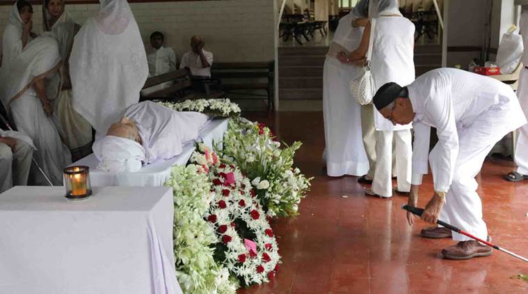 ರಣಹದ್ದುಗಳ ಸಂಖ್ಯೆಯಲ್ಲಿ ಇಳಿಕೆ :ಅಂತ್ಯ ಸಂಸ್ಕಾರದ ವಿಧಾನ ಬದಲಾಯಿಸುತ್ತಿರುವ ಪಾರ್ಸಿಗಳು